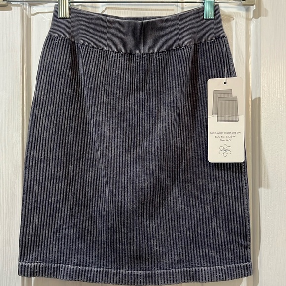 Skirt - Picture 1 of 6